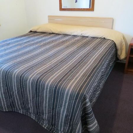 Madison Suites Motel Портленд Номер фото