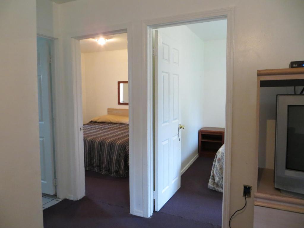 Madison Suites Motel Портленд Экстерьер фото